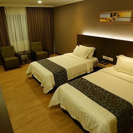 Hotel Anika Kluang Esterno foto