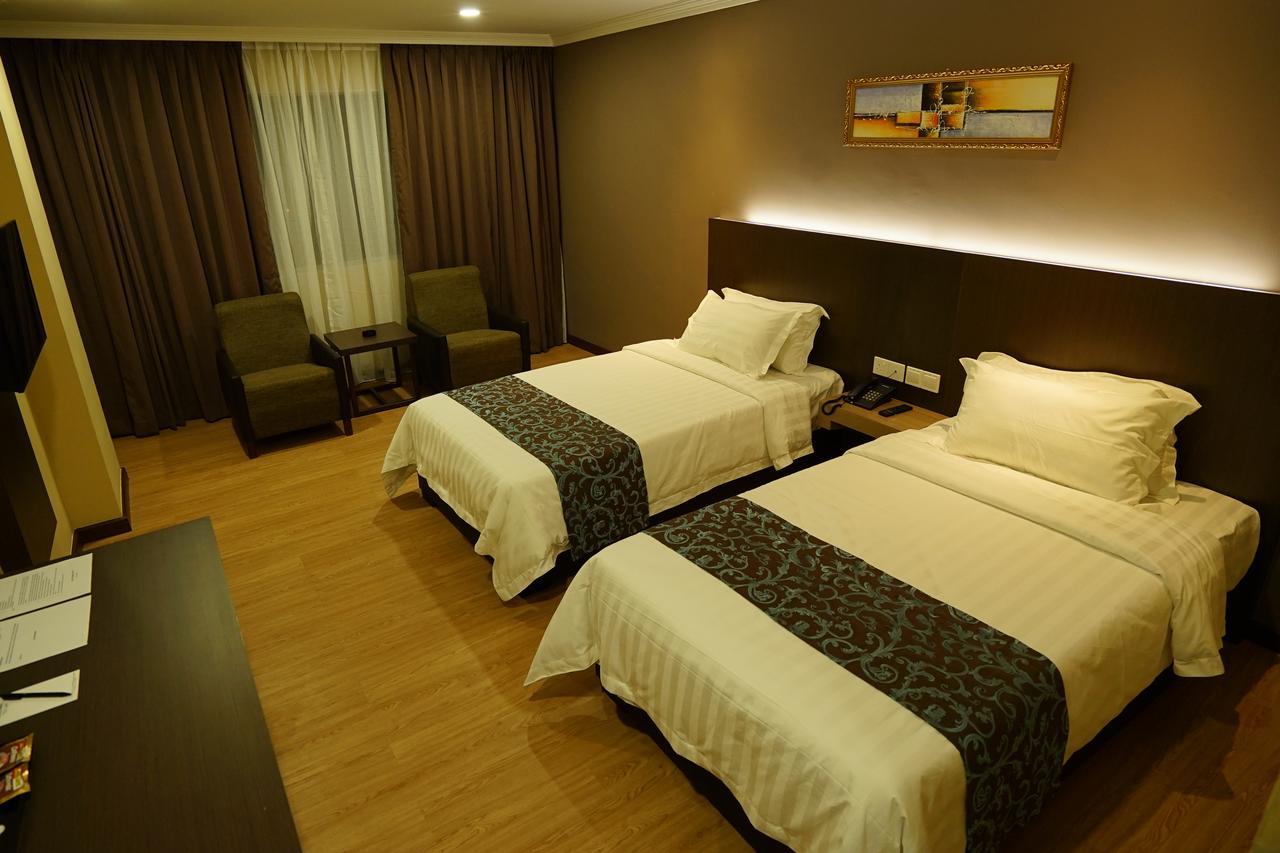 Hotel Anika Kluang Esterno foto