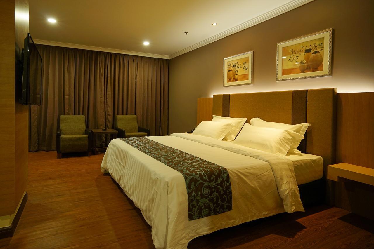 Hotel Anika Kluang Esterno foto