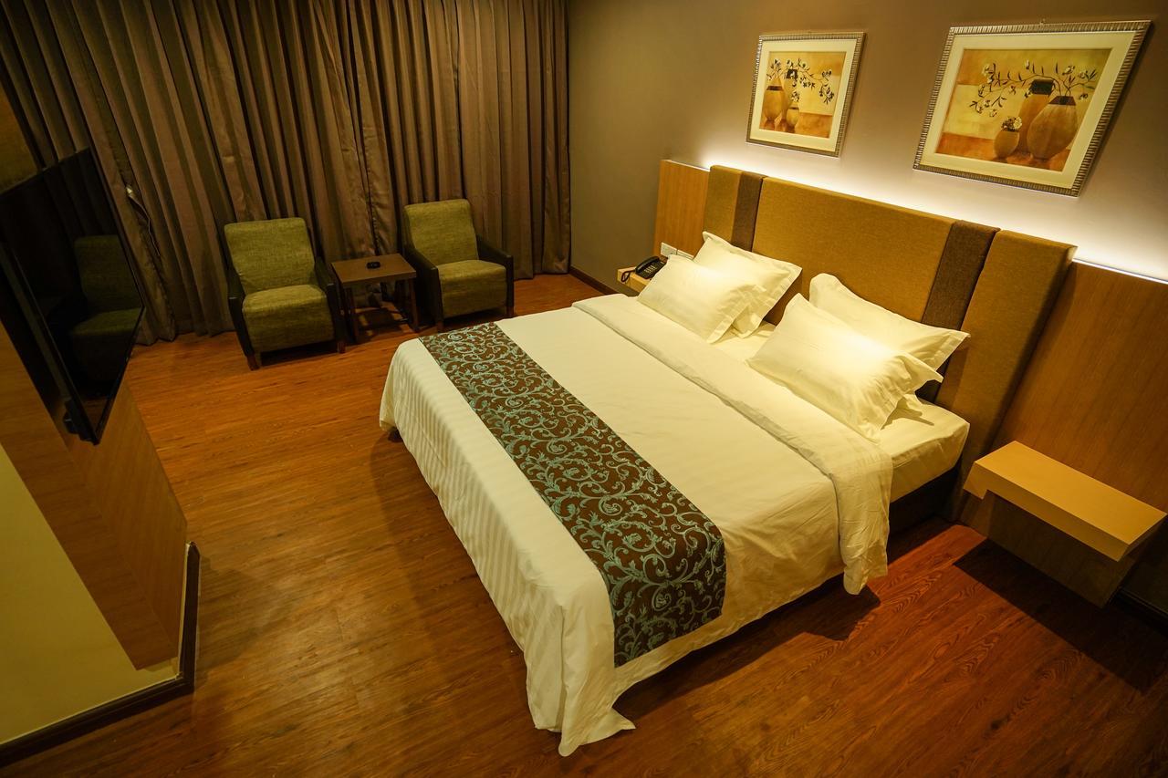 Hotel Anika Kluang Esterno foto