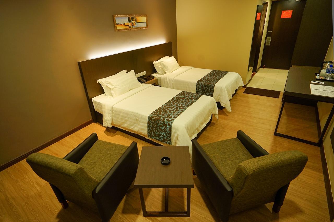 Hotel Anika Kluang Esterno foto