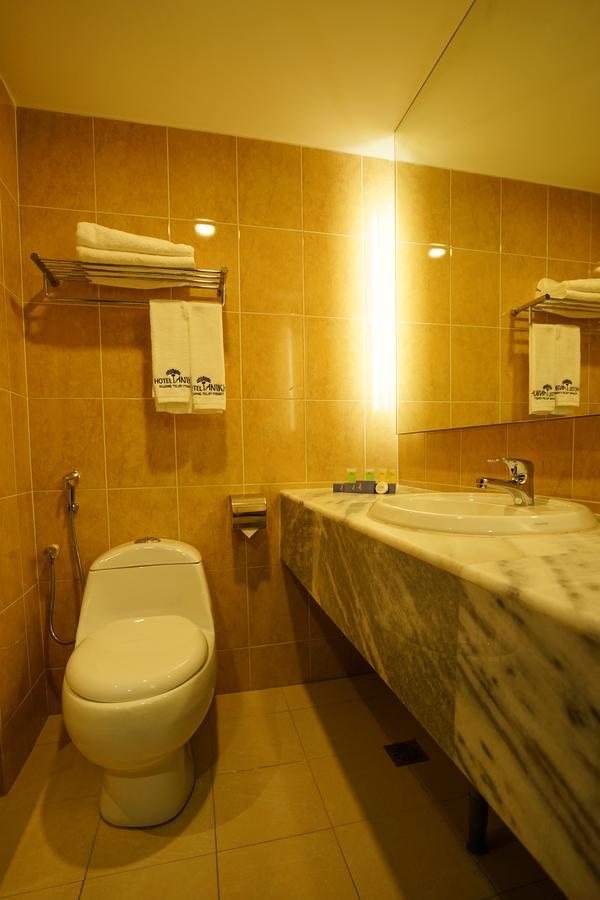 Hotel Anika Kluang Esterno foto
