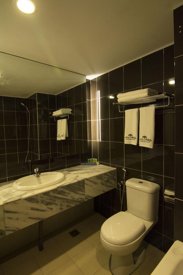 Hotel Anika Kluang Esterno foto