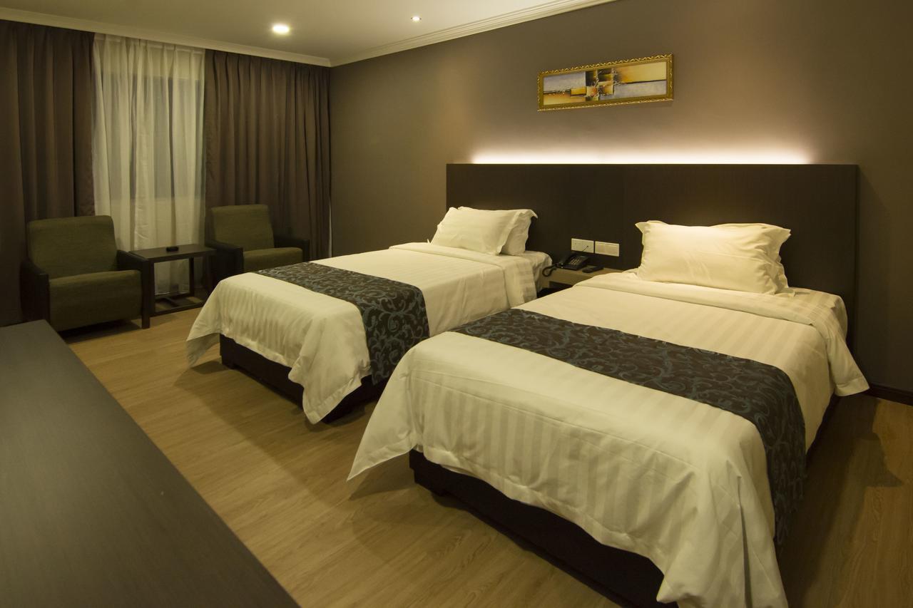 Hotel Anika Kluang Esterno foto