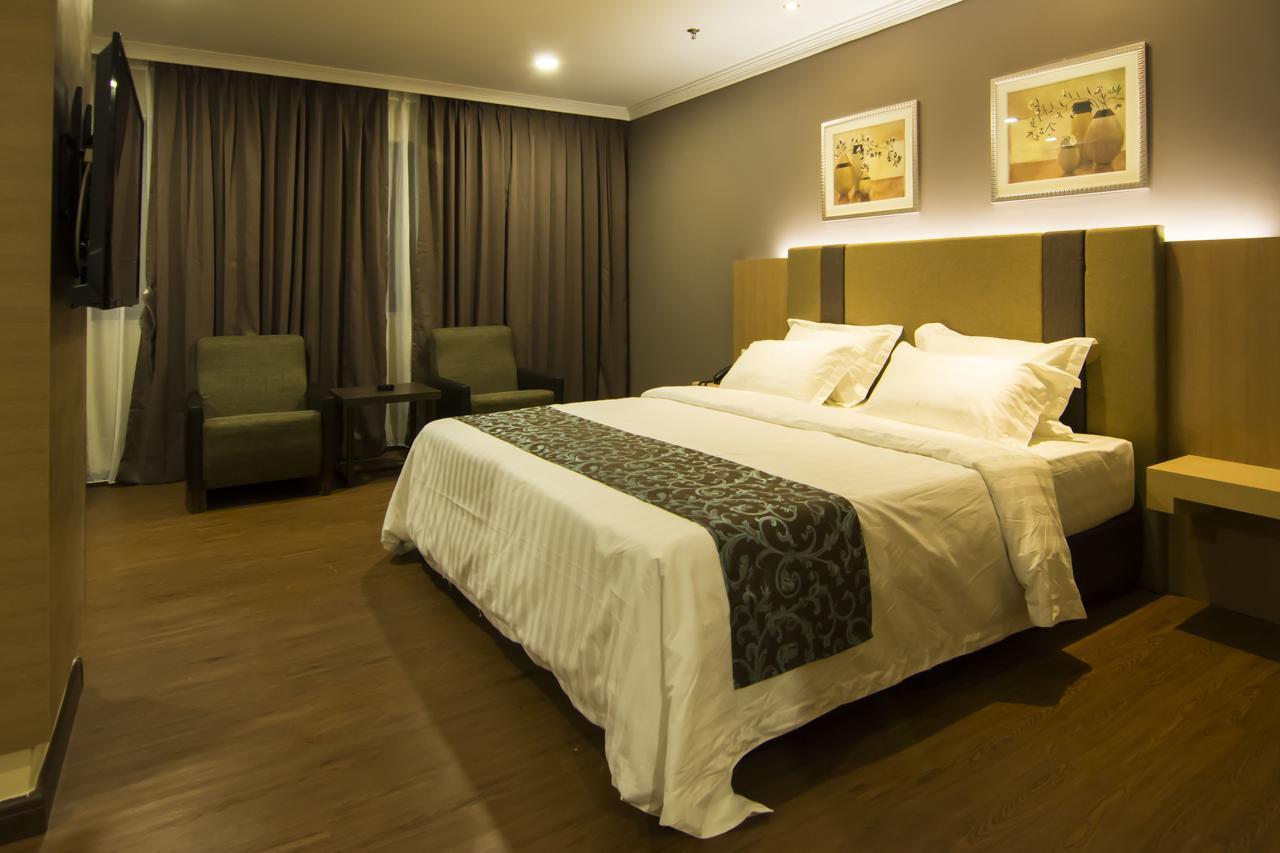 Hotel Anika Kluang Esterno foto