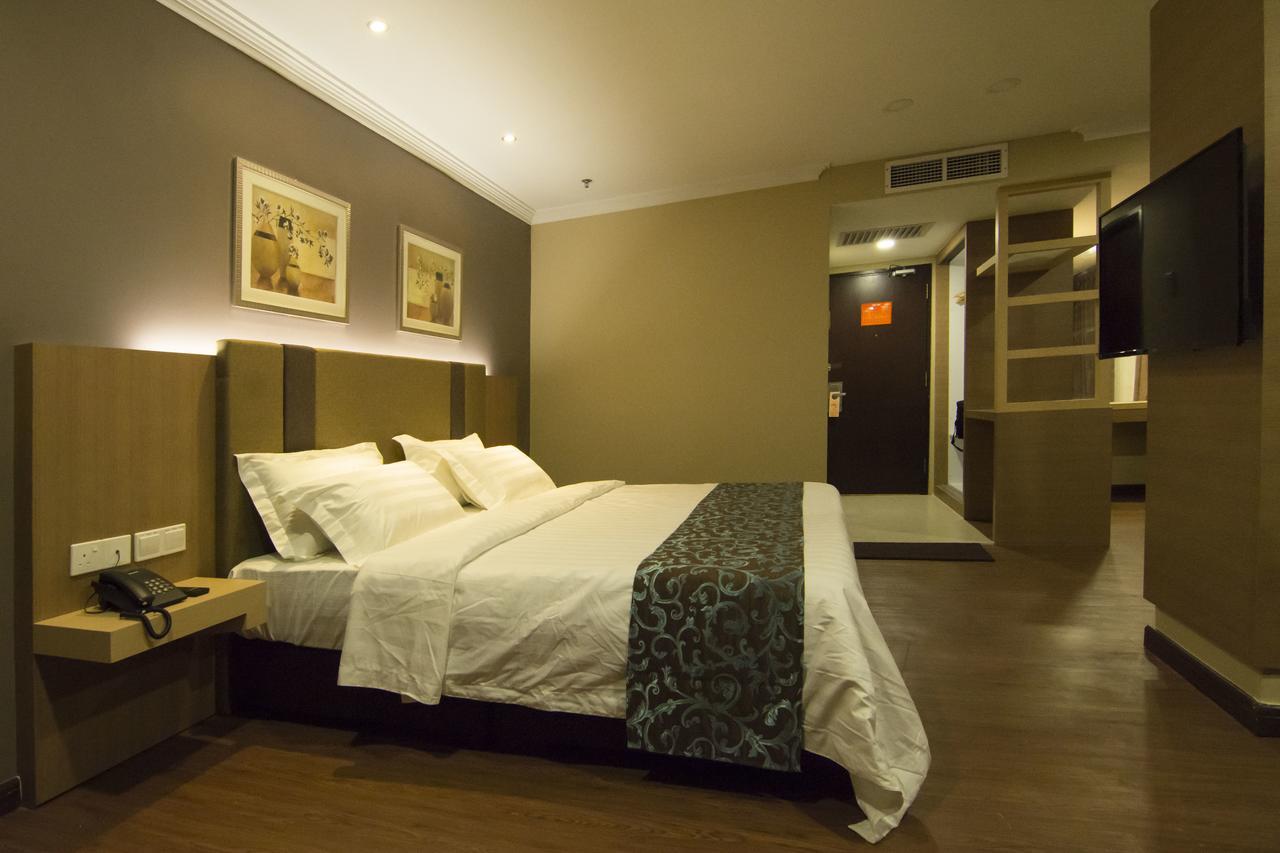 Hotel Anika Kluang Esterno foto