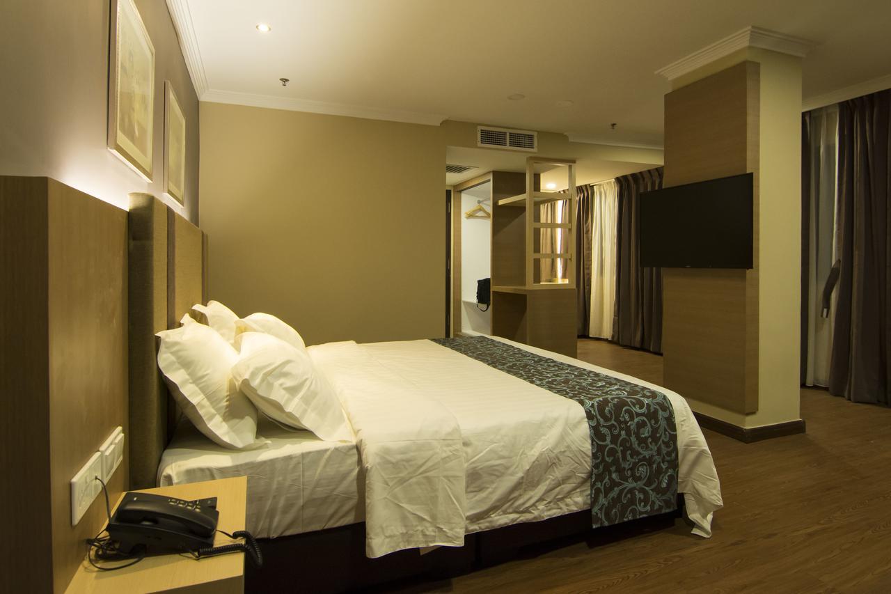 Hotel Anika Kluang Esterno foto