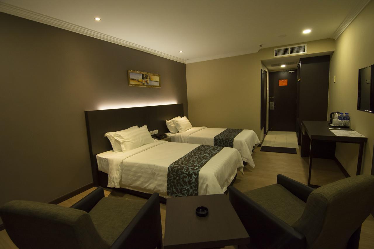 Hotel Anika Kluang Esterno foto