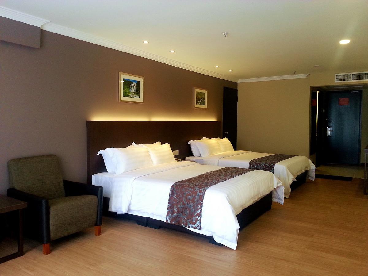 Hotel Anika Kluang Esterno foto